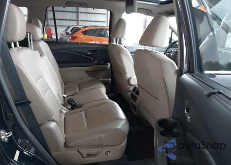 2016 Honda Pilot Touring z USA, uszkodzony, nr VIN 5FNYF6H92GB017904